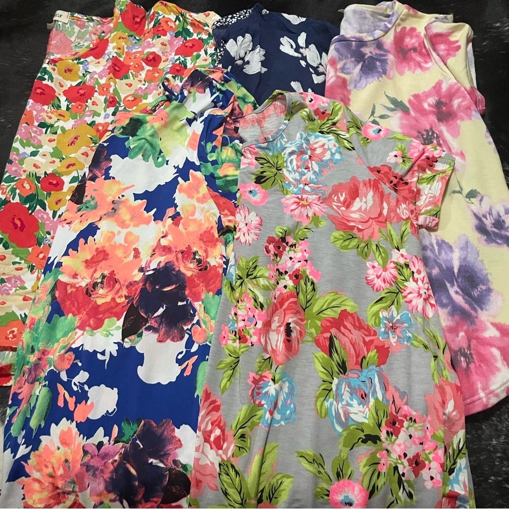 Lot of 5 Beautiful Floral Shirts! Women’s‎ size large! Liz Claiborne Sew in Love
